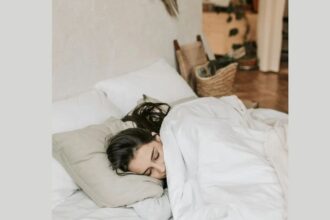 People in Modern Societies Sleep More but Have Irregular Sleep Cycles