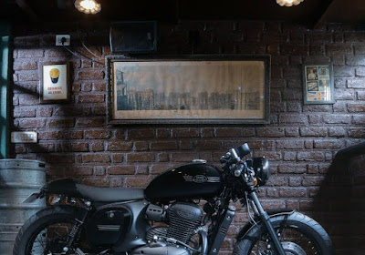 Jawa 42 modified as cafe racer