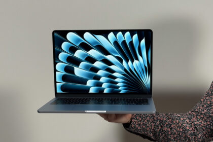 13-inch MacBook Air in M4 in Sky Blue