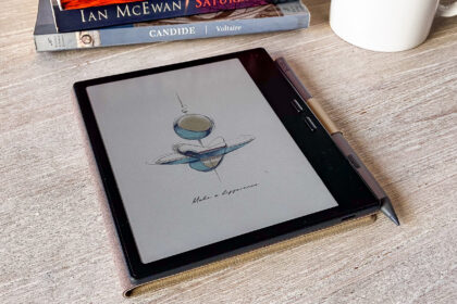 The Boox Go Color 7 Gen II ereader and the Boox InkSense stylus on a table