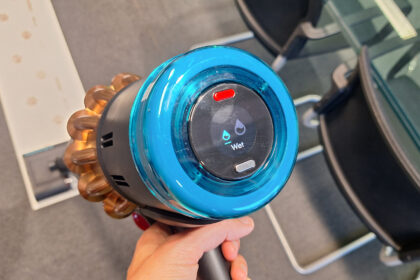 Close up of screen on Submarine version of Dyson V16 Pistol vacuum