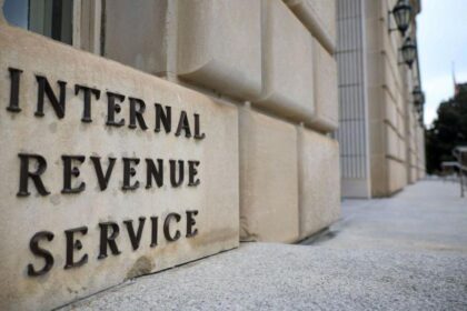 IRS headquarters building in Washington D.C. during the 2025 government shutdown, as taxpayers rush to meet the October 15 filing deadline.